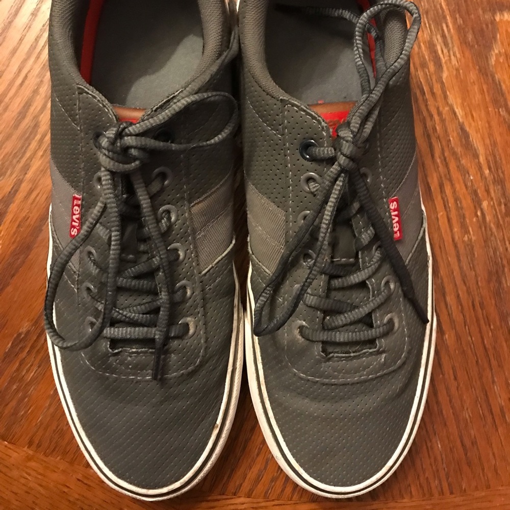 Comfortable Classic Levi’s Grey Lace Up Sneakers! - Picture 15 of 16